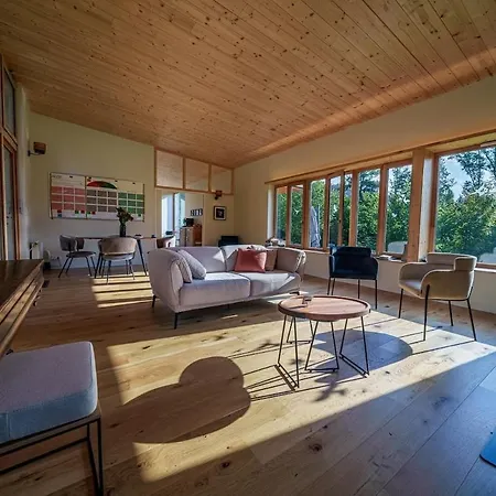 Holiday home Elegante Maison 225 M2, Au Vert, 10 Personnes, 5 Chambres, 5 Salles De Bain Saint-Bonnet-le-Chastel