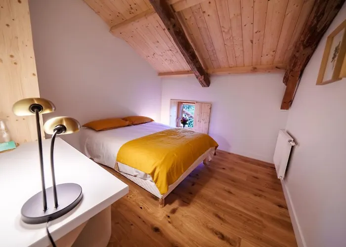 Holiday home Elegante Maison 225 M2, Au Vert, 10 Personnes, 5 Chambres, 5 Salles De Bain Saint-Bonnet-le-Chastel